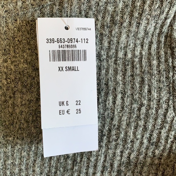 ***DONATED*** Hollister New With Tags long sleeve XXS - Picture 6 of 6